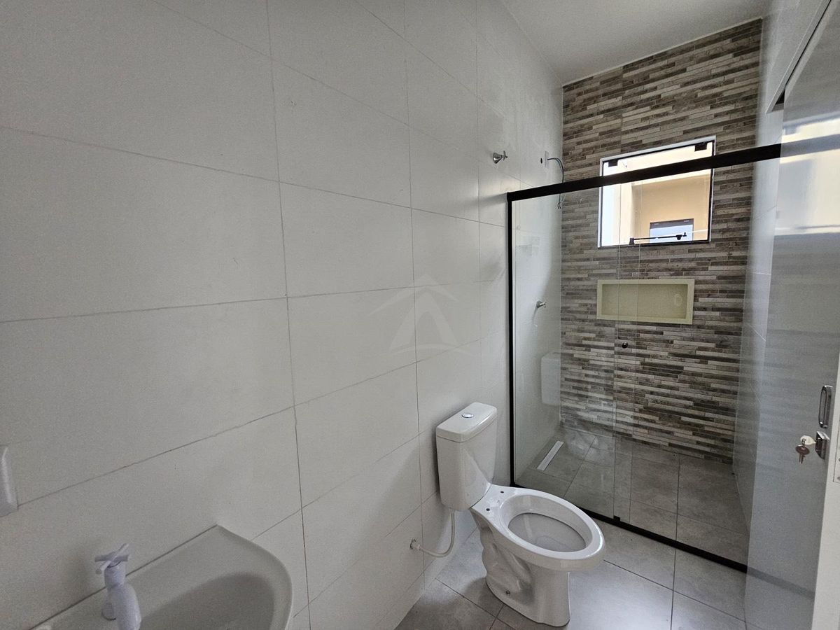 Casa de excelente acabamento, 3 quartos sendo 1 suite, barra do sai