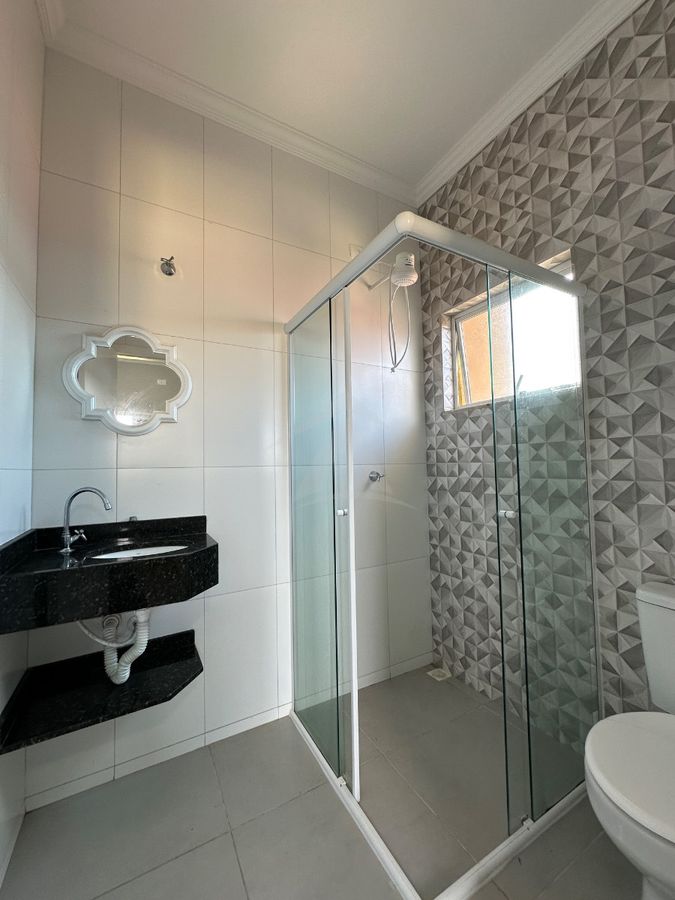 Sobrado com piscina, 3 suítes, bal cambiju