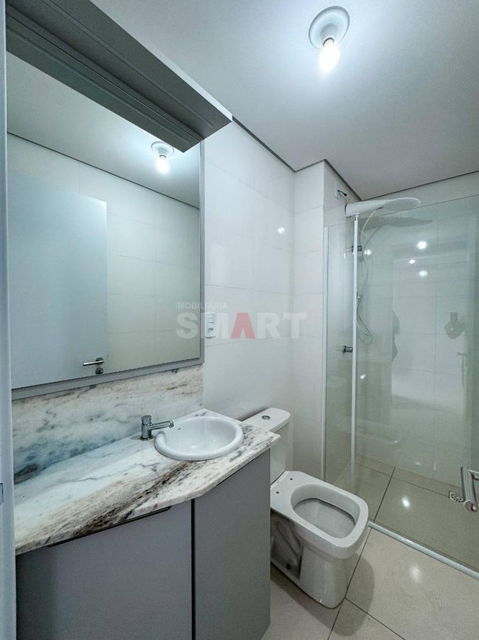 Apartamento Semimobiliado com 2 Quartos no Rau