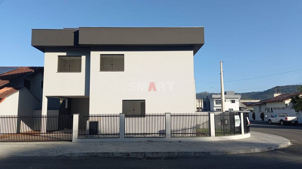 Geminado Duplex Suíte Mais 2 Quartos em Nereu Ramos