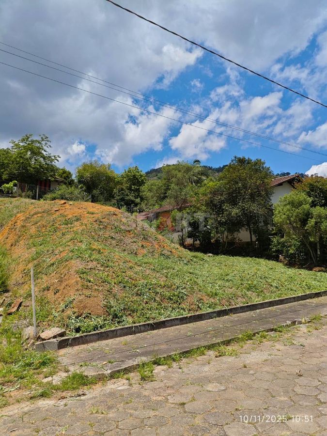 Terreno com 378m² à Venda na Barra do Rio Molha