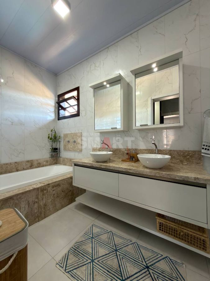 Casa com Piscina 1 Suite Master + 2 Quartos Semimobiliada