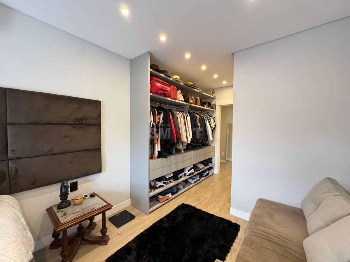 Apartamento Semimobiliado com 3 Suítes à Venda no Jaraguá Esquerdo