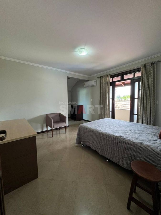 Casa Semimobiliada com 2 Suítes e 1 Quarto no Bairro Vila Nova
