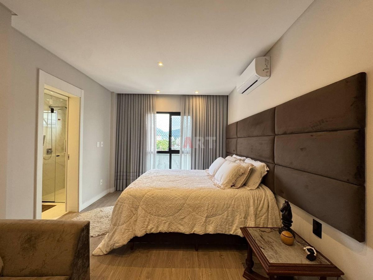 Apartamento Semimobiliado com 3 Suítes à Venda no Jaraguá Esquerdo