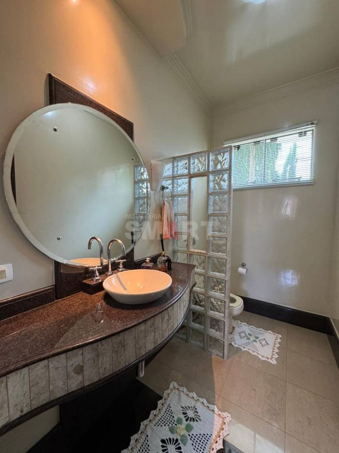 Casa Semimobiliada com 2 Suítes e 1 Quarto no Bairro Vila Nova