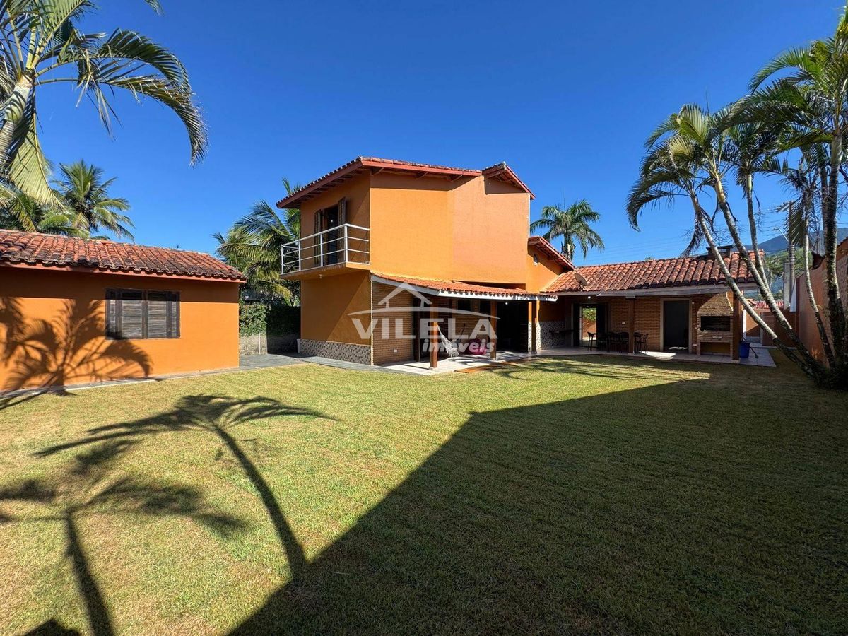 Casa Assobradada com Quintal Amplo e Vista para o Mar no Bairro Capricórnio – Caraguatatuba/Sp