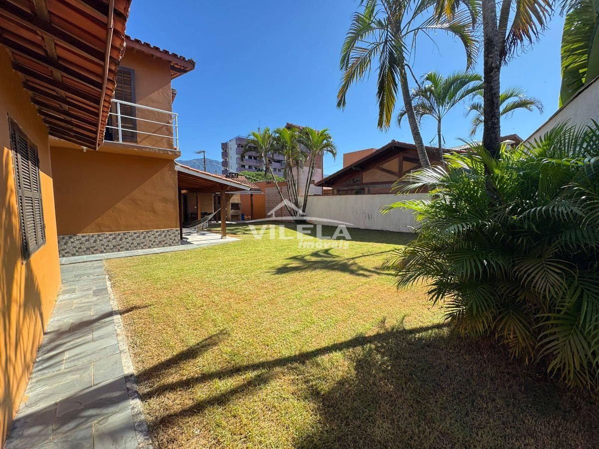 Casa Assobradada com Quintal Amplo e Vista para o Mar no Bairro Capricórnio – Caraguatatuba/Sp