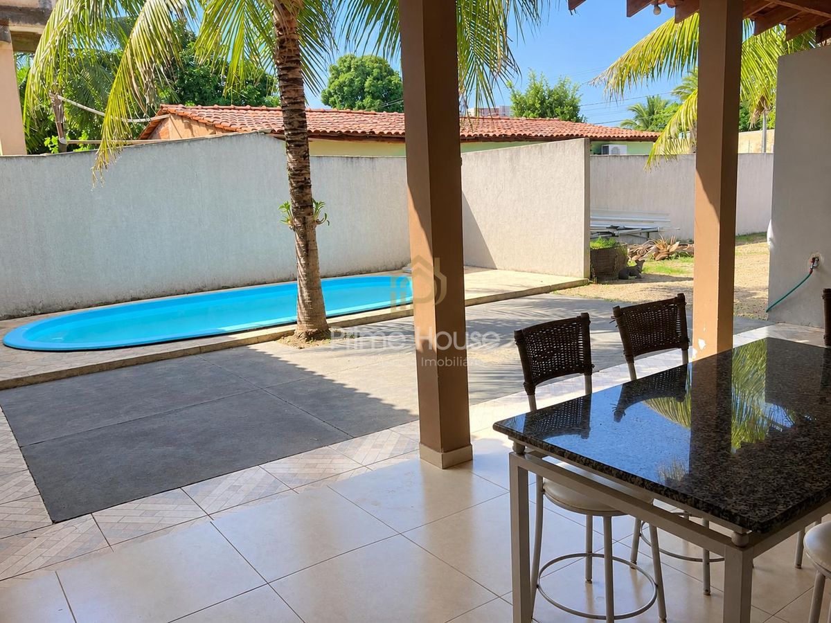 Vende-se Casa com Piscina em Parque Ohara