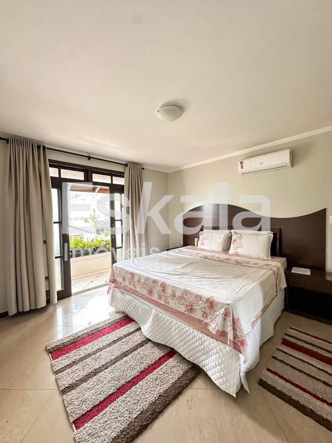 Casa Alto Padrão Semi-Mobiliada e com Piscina Vila Nova - Jaraguá do Sul