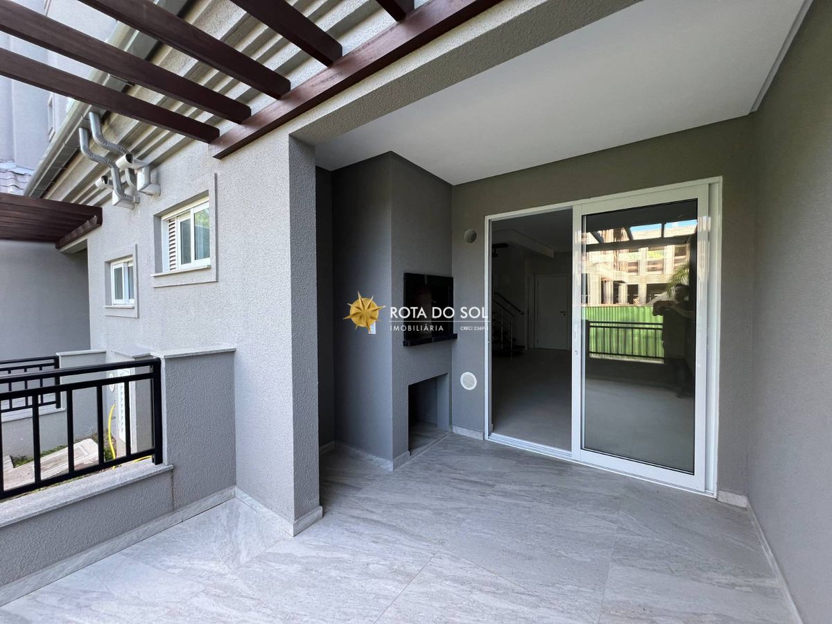 Vila das Galés Triplex 3 suítes beira mar Praia de Quatro Ilhas Bombinhas SC