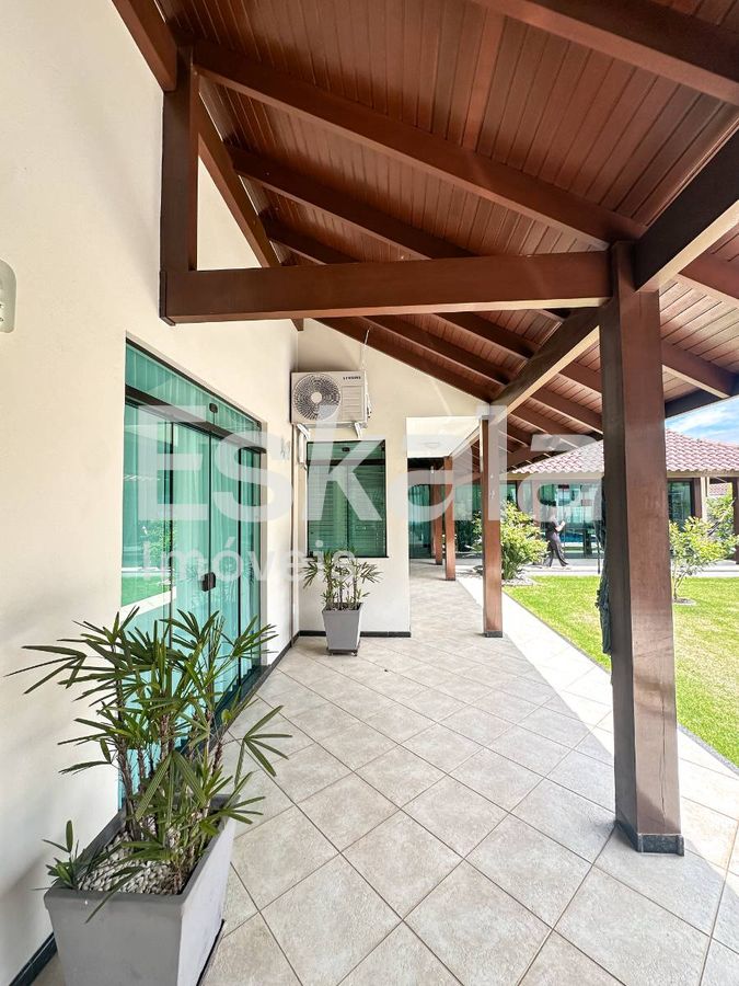 Casa Alto Padrão Semi-Mobiliada e com Piscina Vila Nova - Jaraguá do Sul