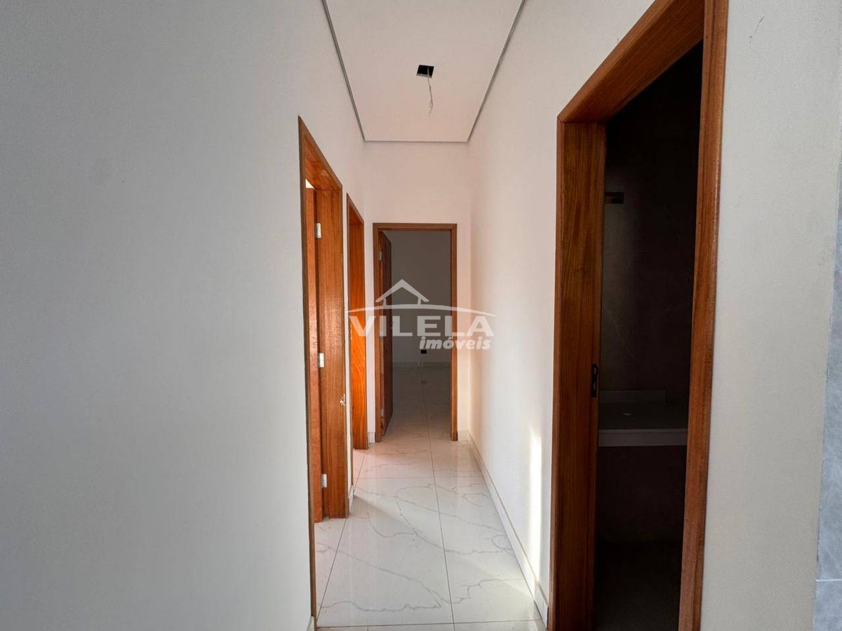 Casa Nova de Esquina com 2 Dormitórios-Moderna-Bairro Golfinho-Caraguatatuba-Sp