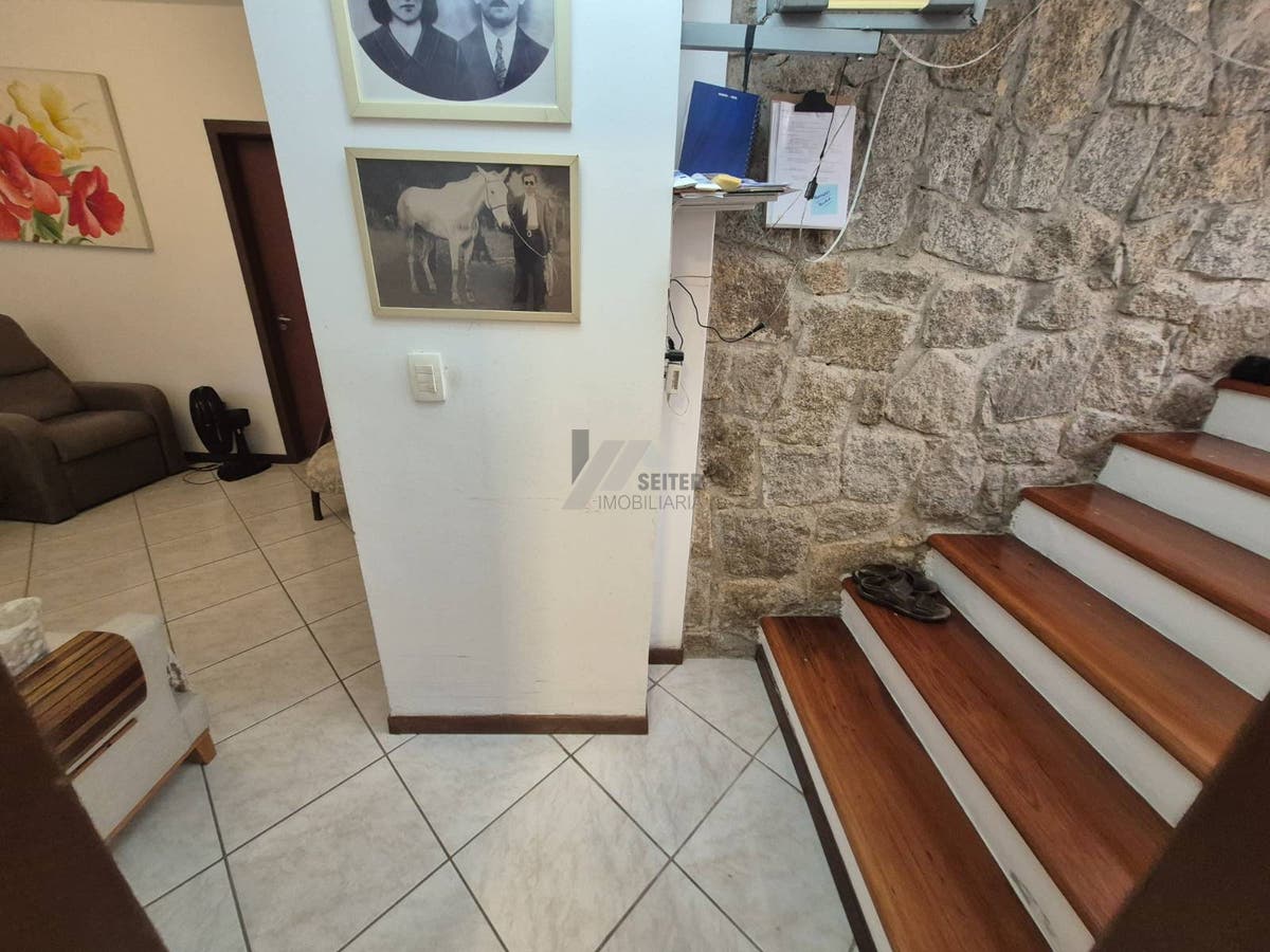 Casa a venda na Trindade com 5 dormitórios Florianópolis