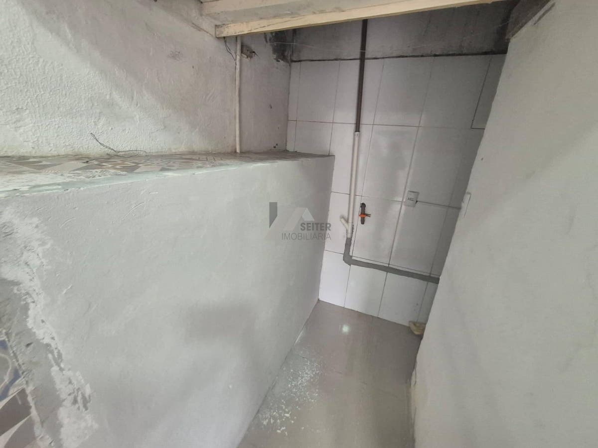 Ktinet com 1 quarto para alugar na trindade