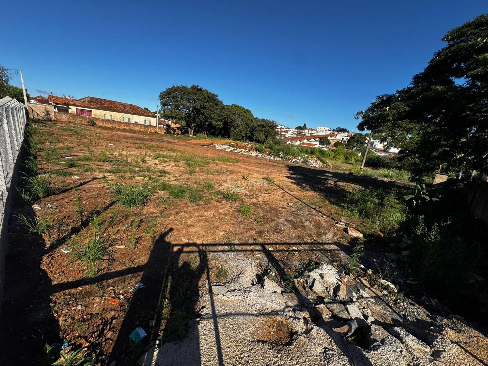 Terreno à Venda de Esquina com 1.815 Mts² em Centro - Avaré. Foto 2