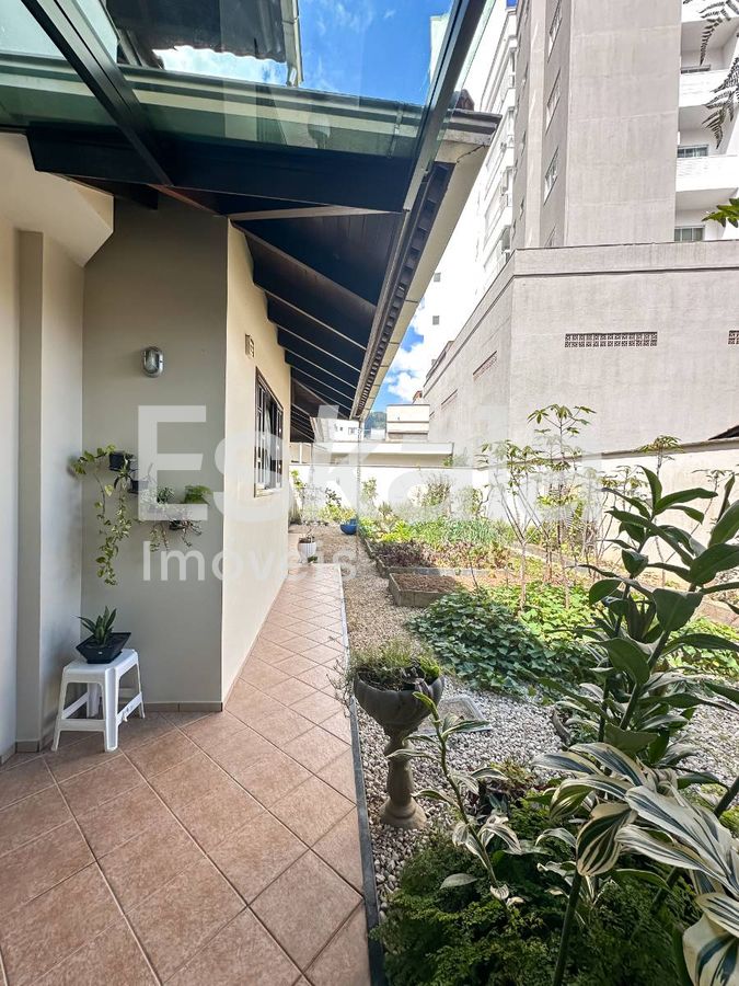 Casa Alto Padrão Semi-Mobiliada e com Piscina Vila Nova - Jaraguá do Sul