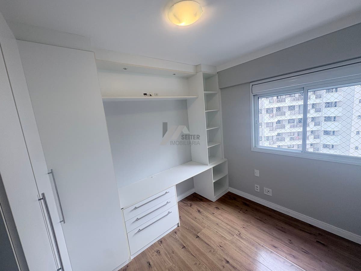 Apartamento mobiliado de 4 dormitorios sendo 2 suites com 3 vagas de garagem a venda Itacorubi