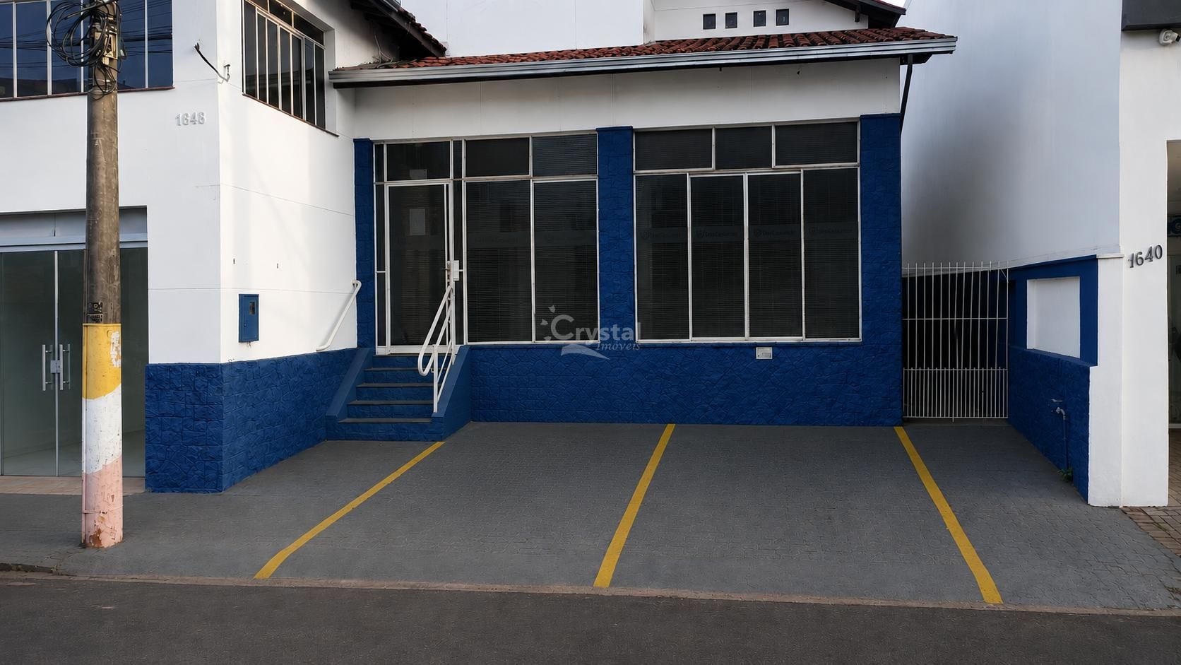 Ponto Comercial para Alugar com 6 Salas, Estacionamento e Edícula no Centro - Avaré. Foto 2