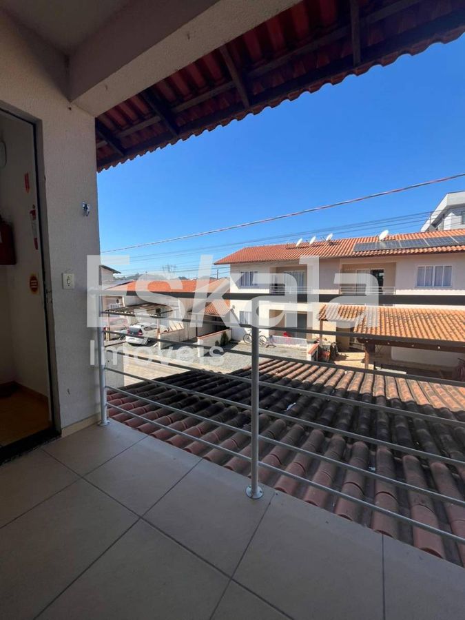 Apartamento com 02 dormitórios + 04 vagas de garagem escolinha - guaramirim