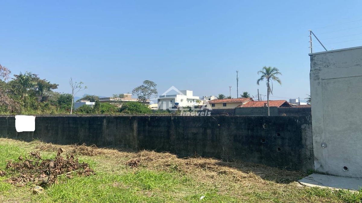Área com 2000 m²