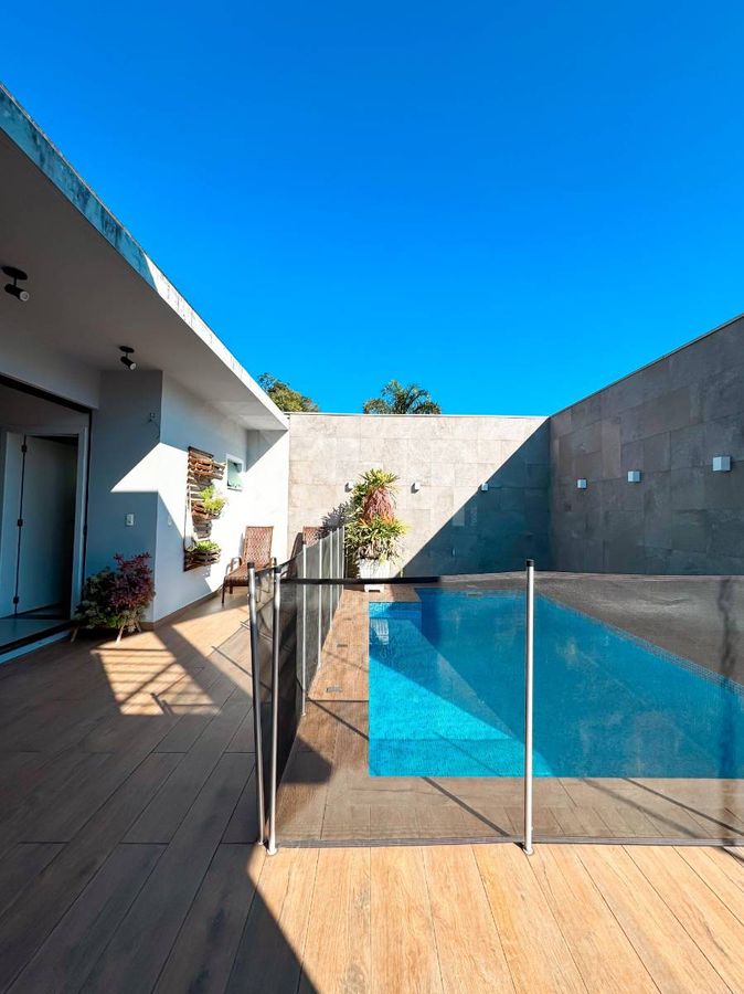 Casa na Ilha da Figueira com Suíte + 02 Dormitórios, Piscina e Área de Festa