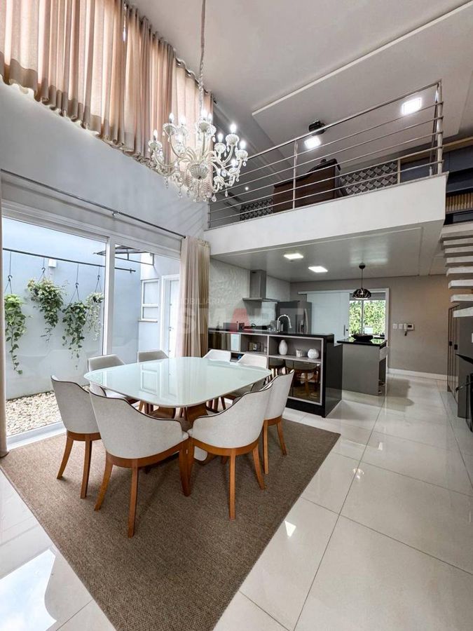 Casa com Piscina no Czerniewicz com 1 Suite e 2 Quartos