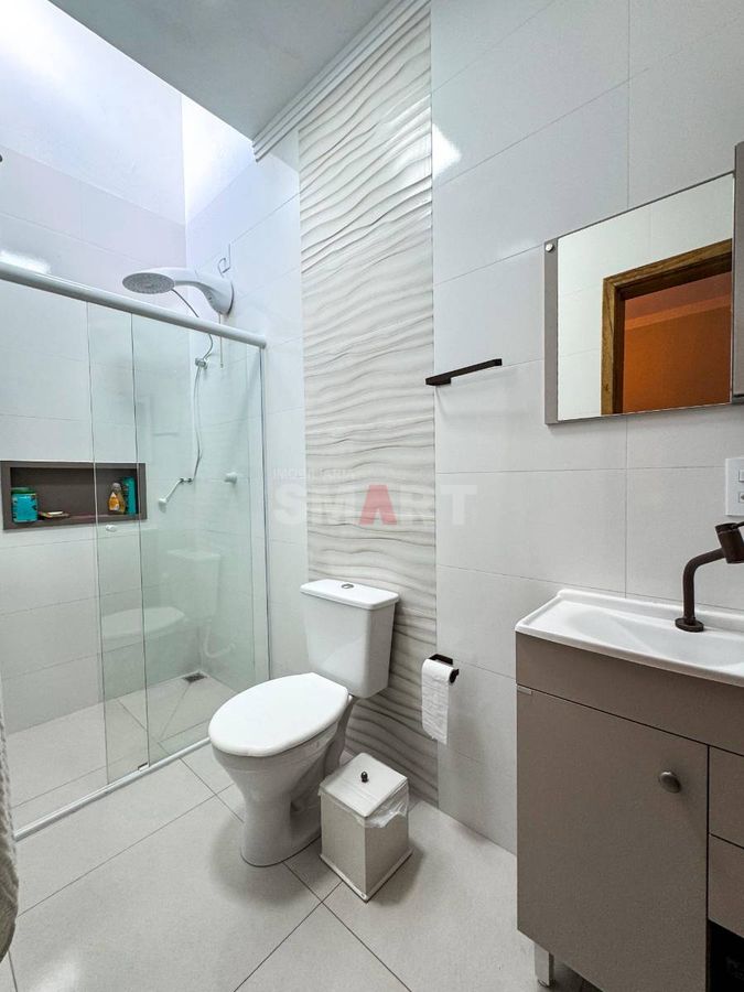 Casa Geminada Semimobiliada com 1 Suíte e 1 Quarto à Venda