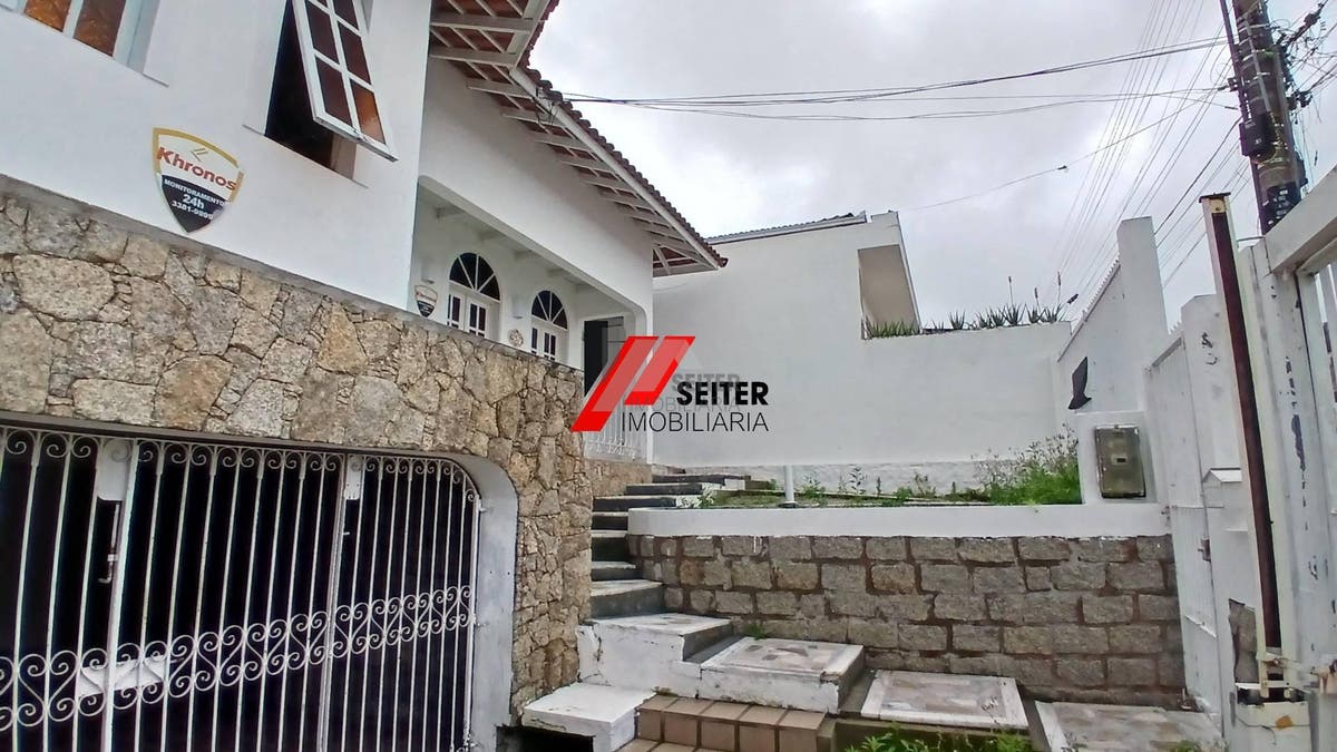 Casa a alugar na agronomica