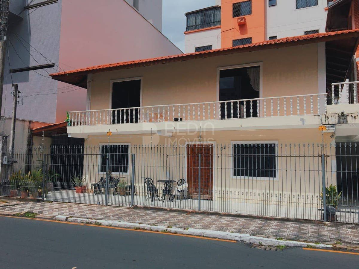 Casa de 3 quartos, 253m² no bairro Centro, em Balneário Camboriú | Eu Corretor