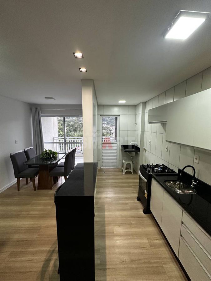 Apartamento com 2 quartos semimobiliado na Vila Nova