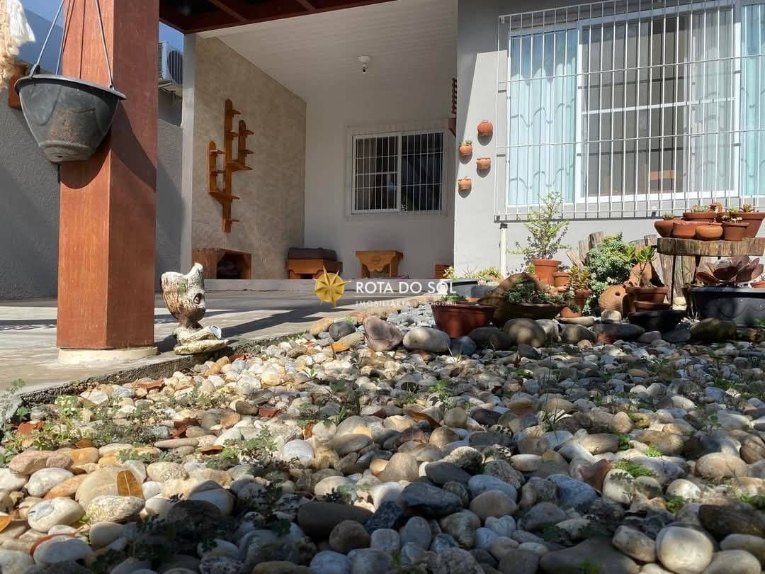 Casa à venda geminada 2 quartos Praia Zimbros Bombinhas SC