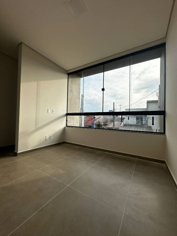 Geminado Duplex com 1 Suíte + 2 Quartos e Espaço de Fundos com Churrasqueira