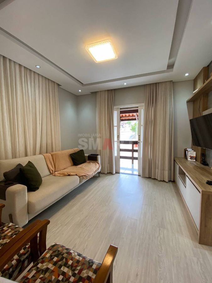 Casa com Sala Comercial à Venda no bairro Estrada Nova