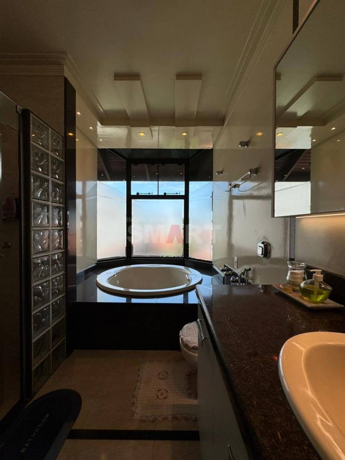 Casa Semimobiliada com 2 Suítes e 1 Quarto no Bairro Vila Nova