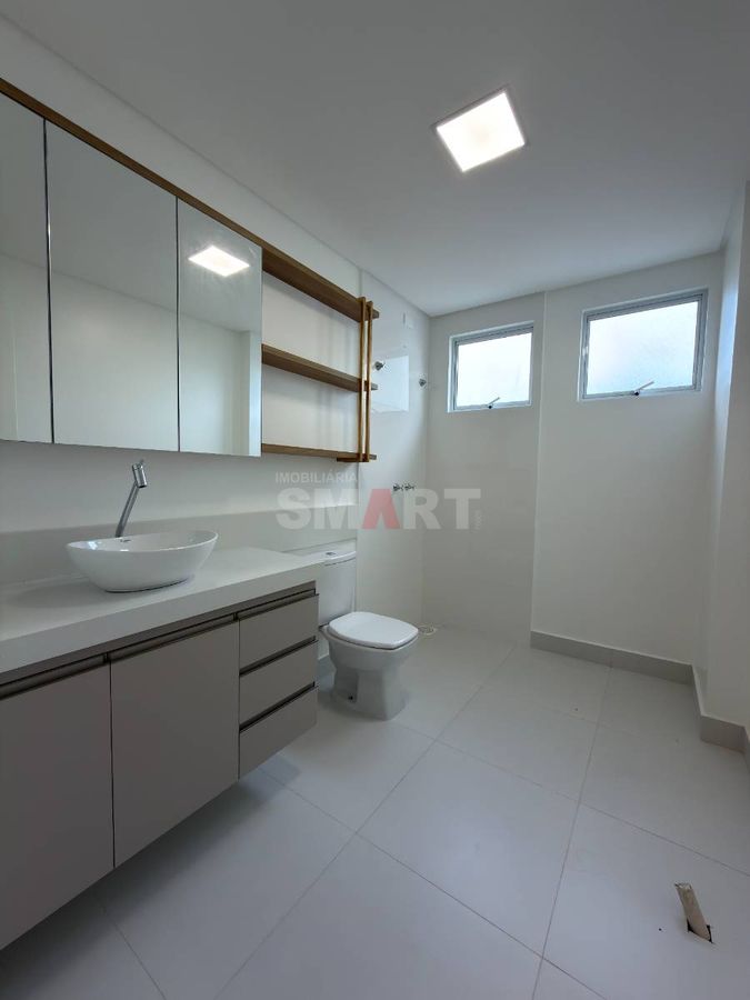 Apartamento Mobiliado no Centro com 3 suítes