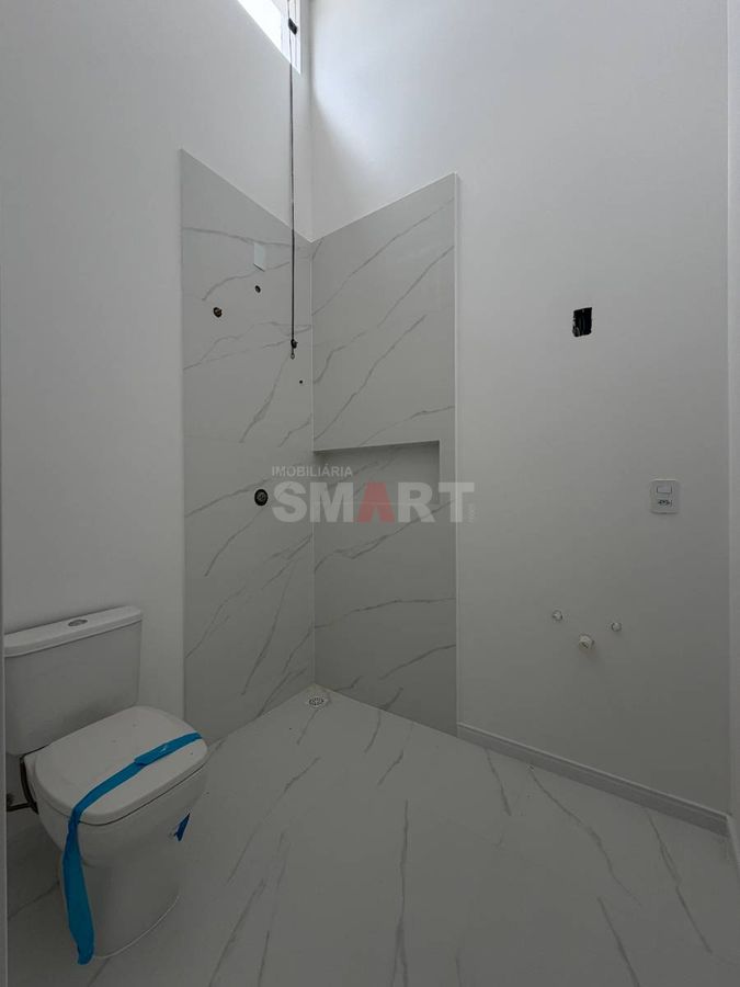 Geminado novo com 2 suítes ou 1 Suíte + 2 Quartos em Local Calmo