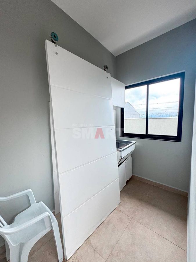 Casa com 01 Suíte + 02 Quartos e Amplo Terreno à Venda
