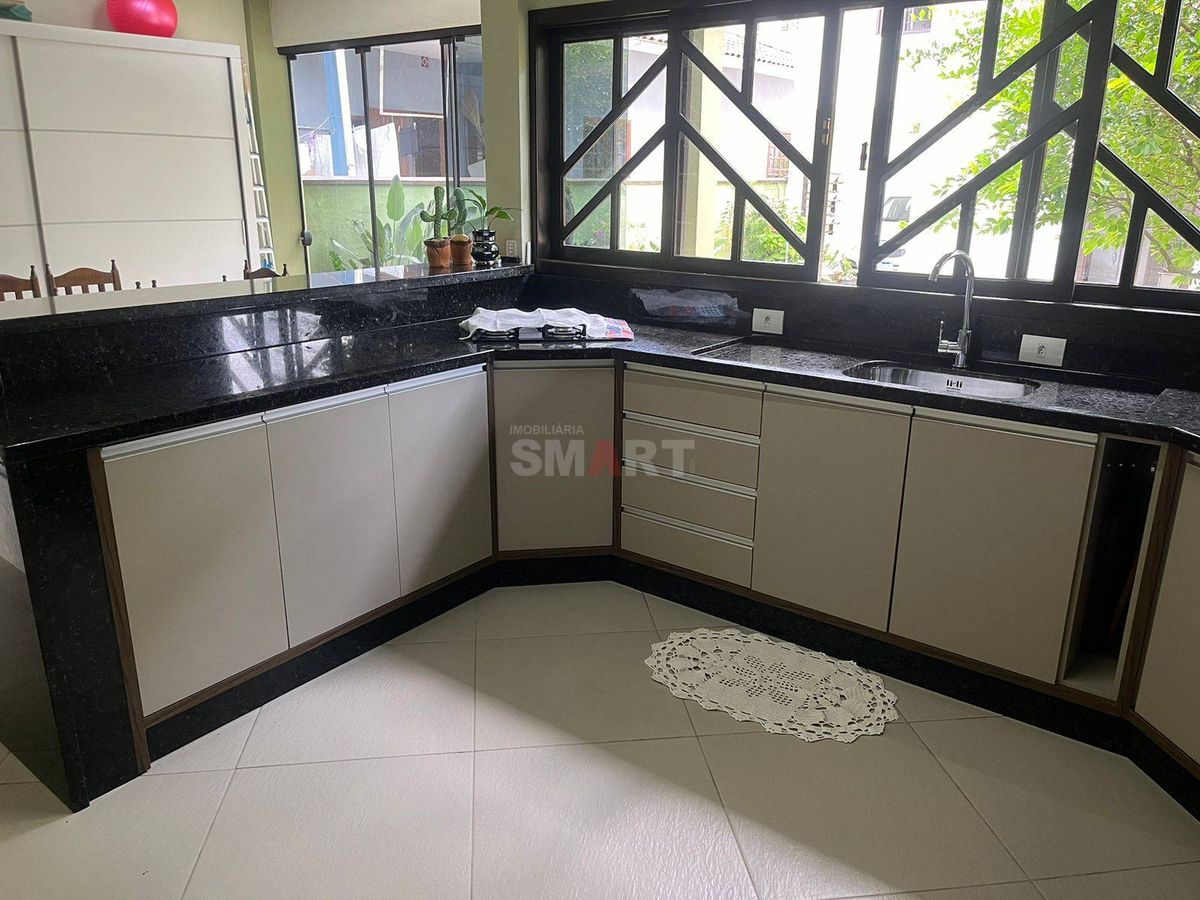 Casa com 1 Suíte e 2 Quartos no Bairro Rau