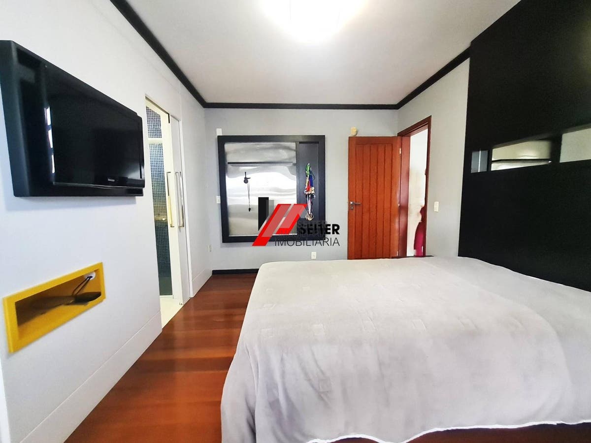 Casa mobiliada à venda em condomínio fechado no Bairro Monte Verde em Florianópolis com 4 quartos sendo 3 suítes