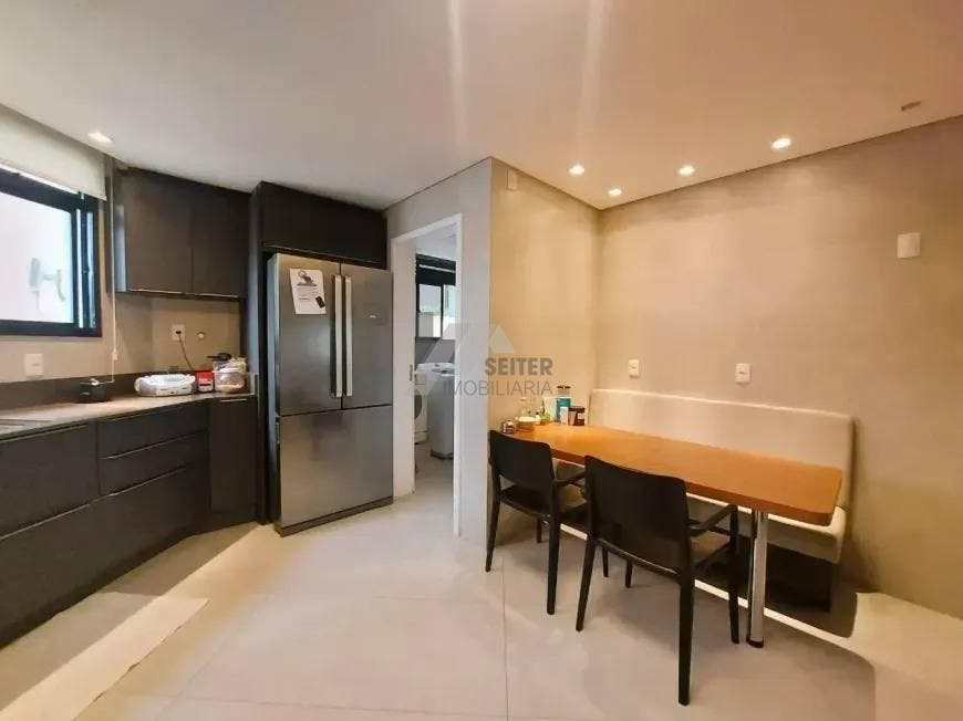 Apartamento com 3 quartos, Centro - Florianópolis