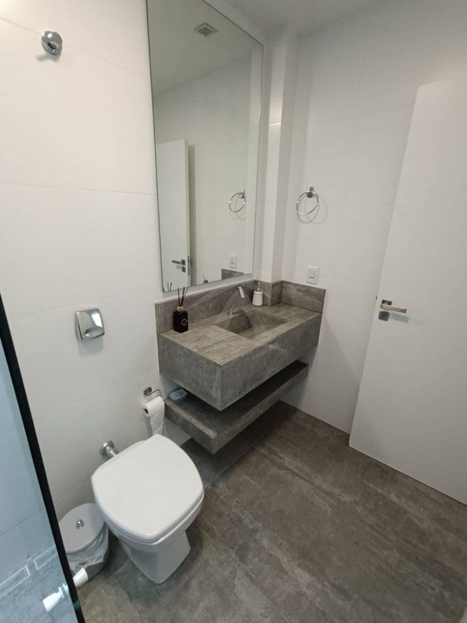 Sobrado quadra mar, com 3 quartos sendo 1 suite, cambijú