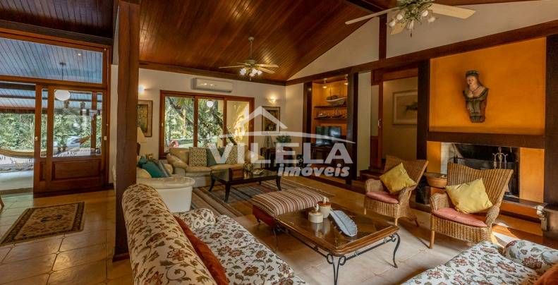 Casa na praia do pulso em ubatuba-sp
