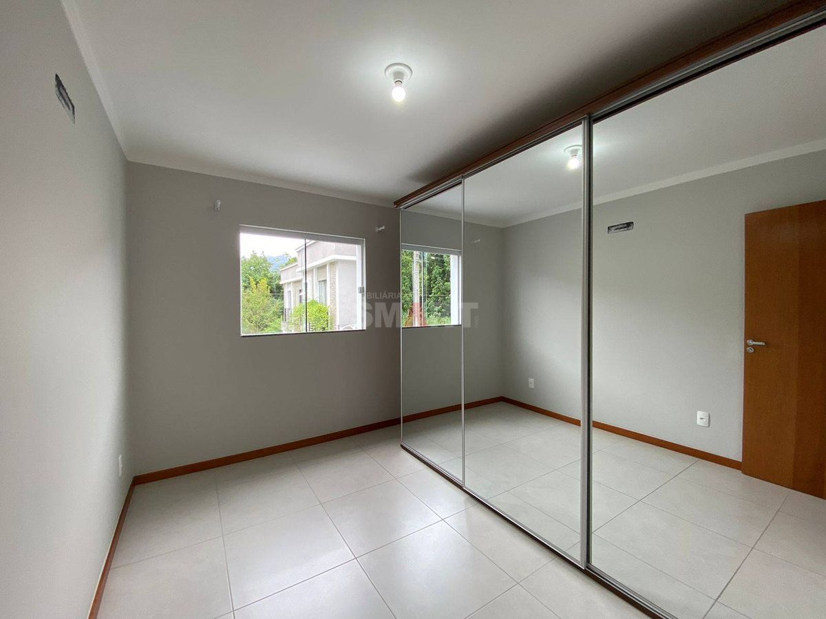 Geminado Duplex Semimobiliado com Suíte mais 2 Dormitórios