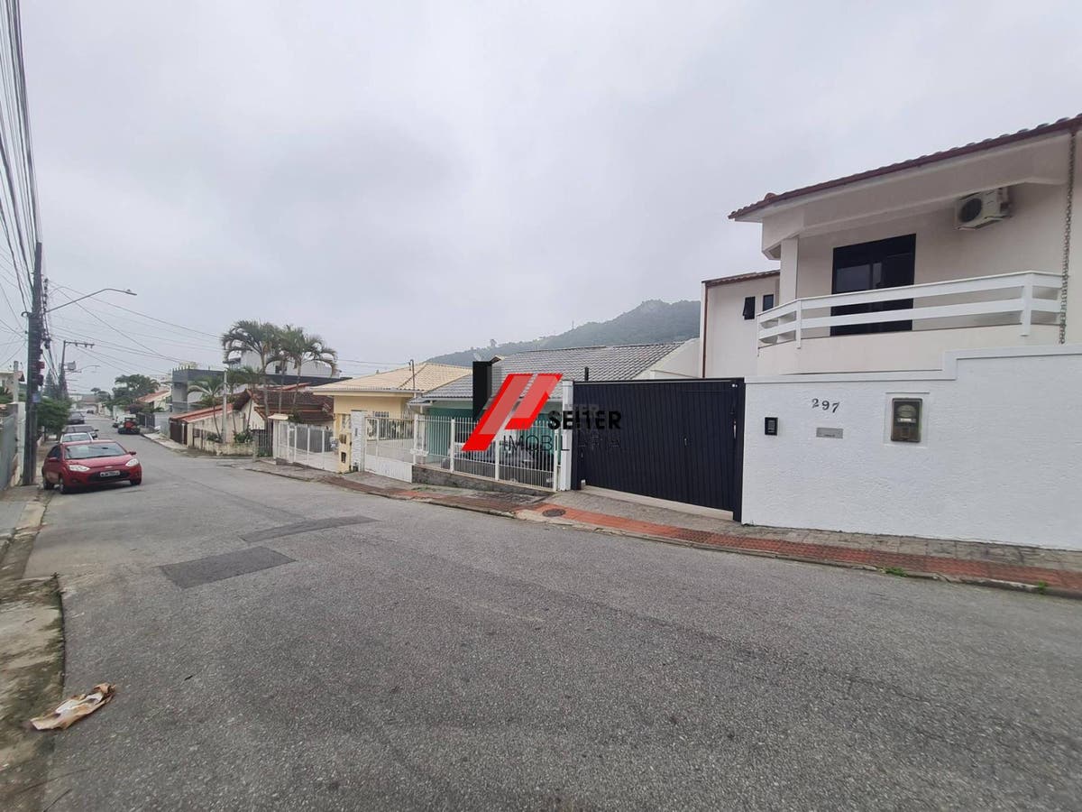 Casa de 4 dormitorios a venda Saco dos Limoes regiao central e proximo a UFSC