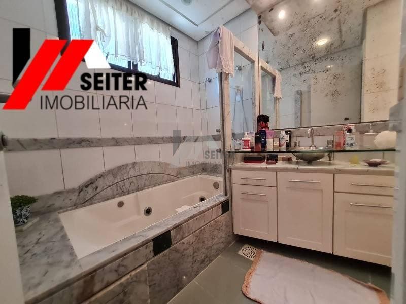 Apartamento de 3 dormitórios a venda Centro de Florianópolis