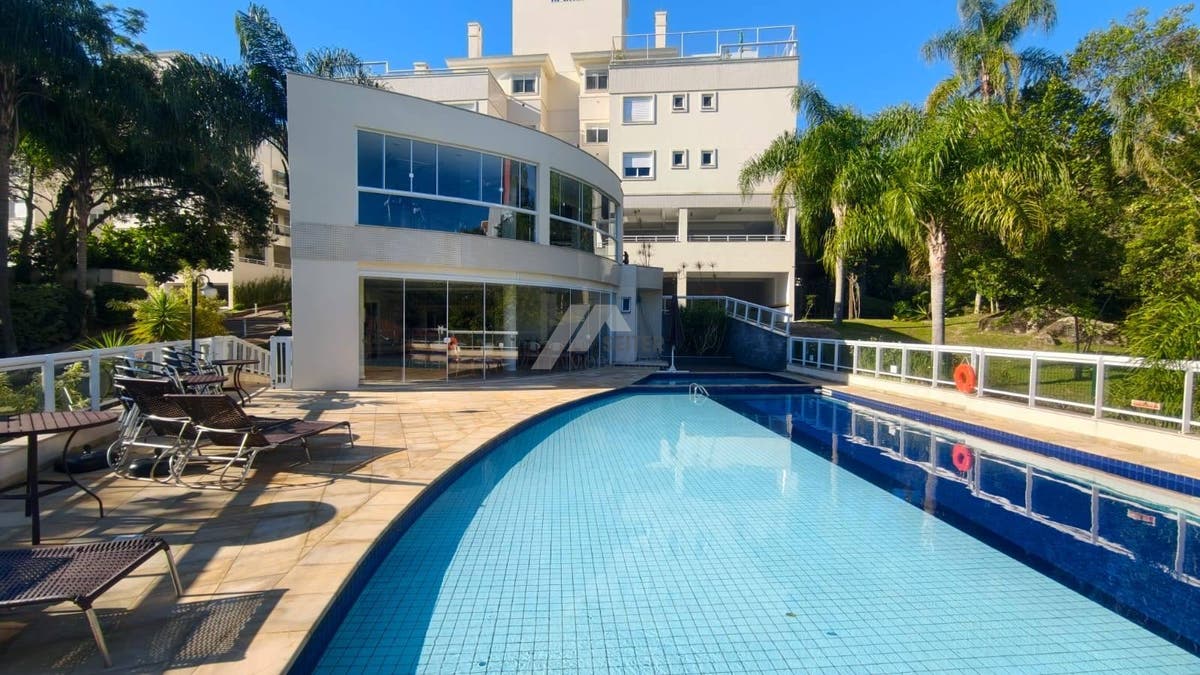 Cobertura 3 suites para alugar no Itacorubi Florianópolis