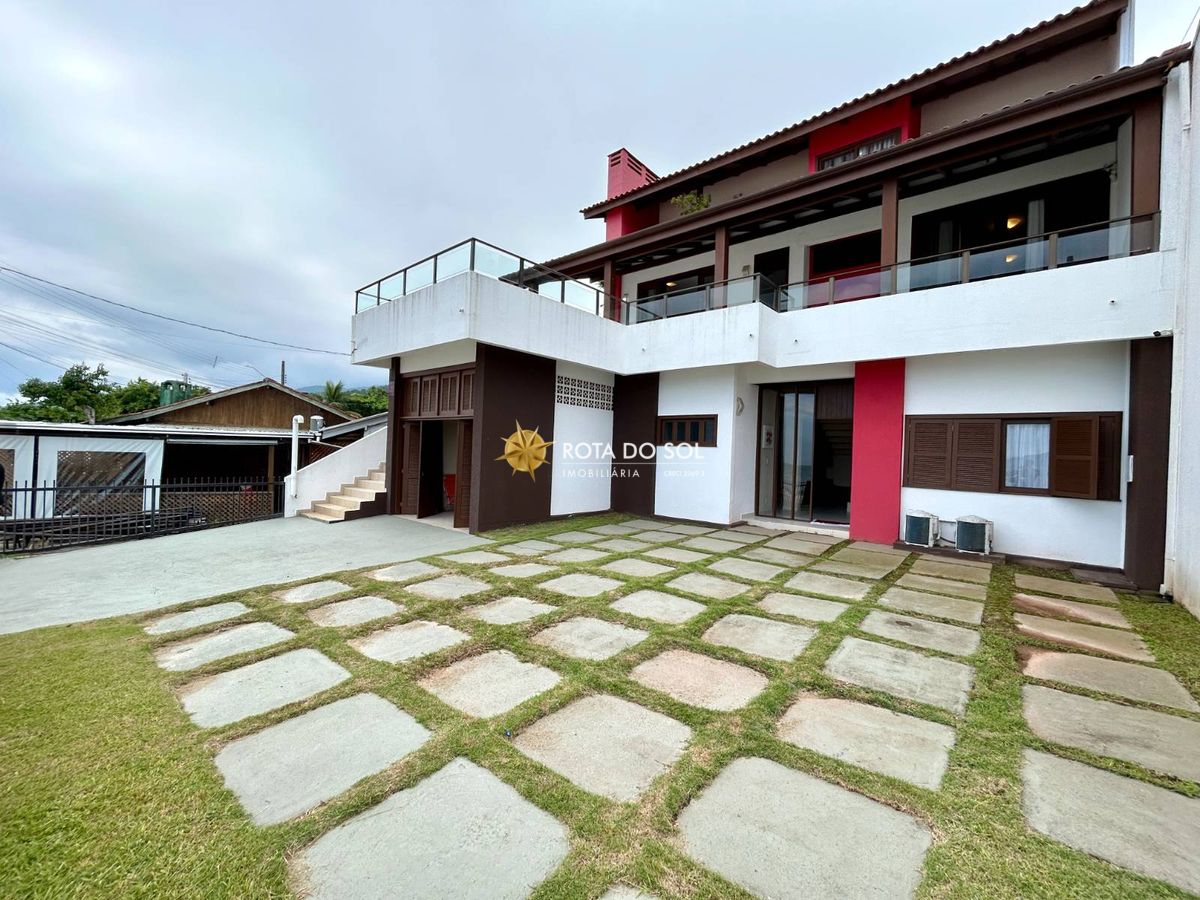Casa frente mar à venda Praia Zimbros Bombinhas SC