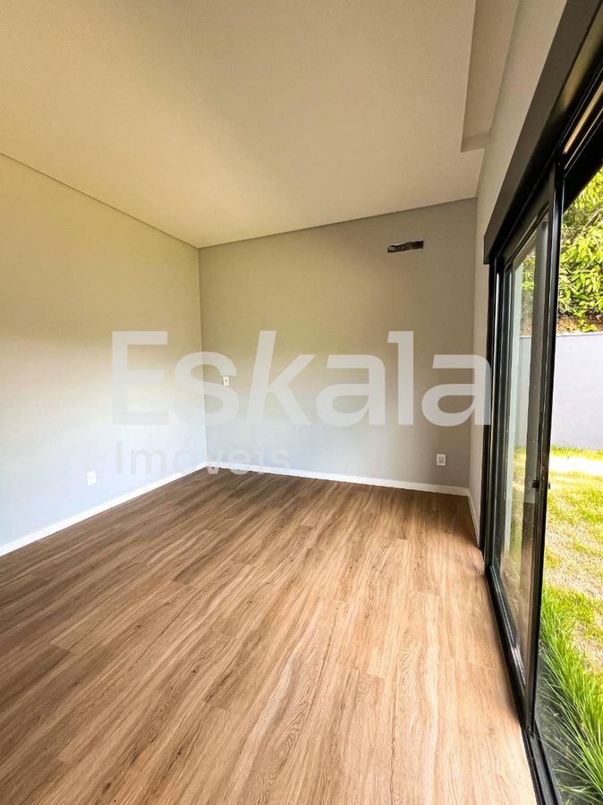 Casa Residencial Com 01 Suíte Com closet + 02 Quartos Barra do Rio Cerro - Jaraguá do Sul