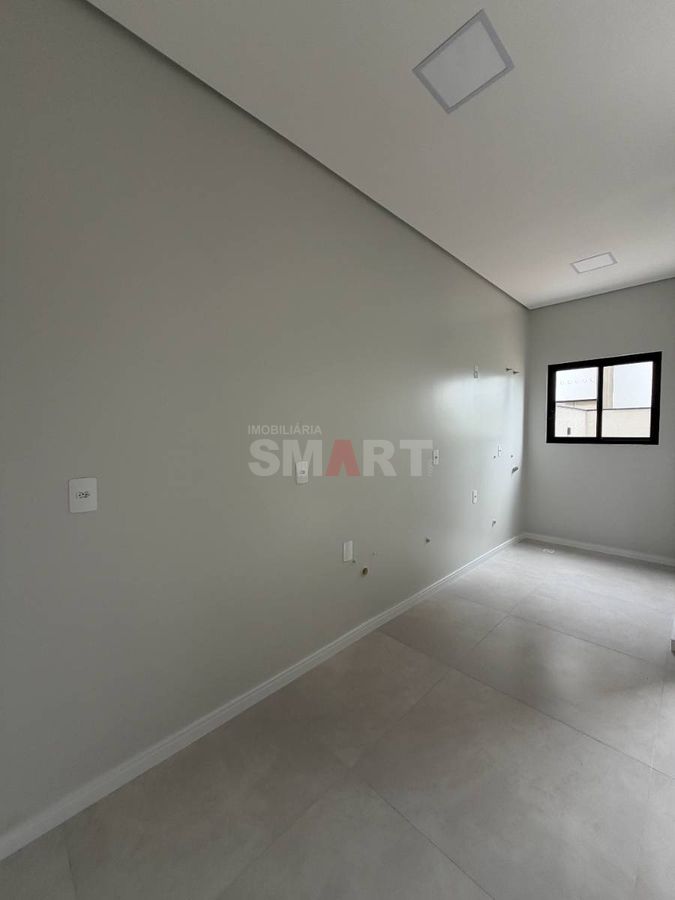 Geminado novo com 2 suítes ou 1 Suíte + 2 Quartos em Local Calmo
